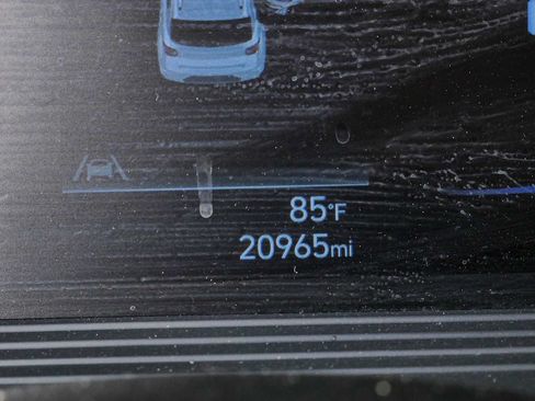 Used 2023 Hyundai Venue SE FWD image 11