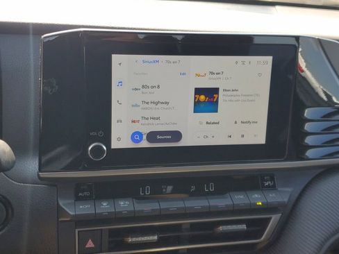 Used 2025 Toyota Camry SE image 23