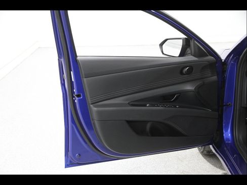 Certified 2025 Hyundai Elantra Sport w/ Cargo Package image 4