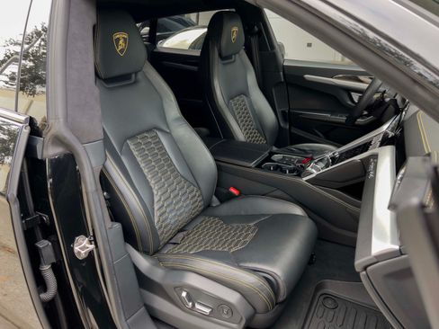 Used 2020 Lamborghini Urus AWD/4WD image 26