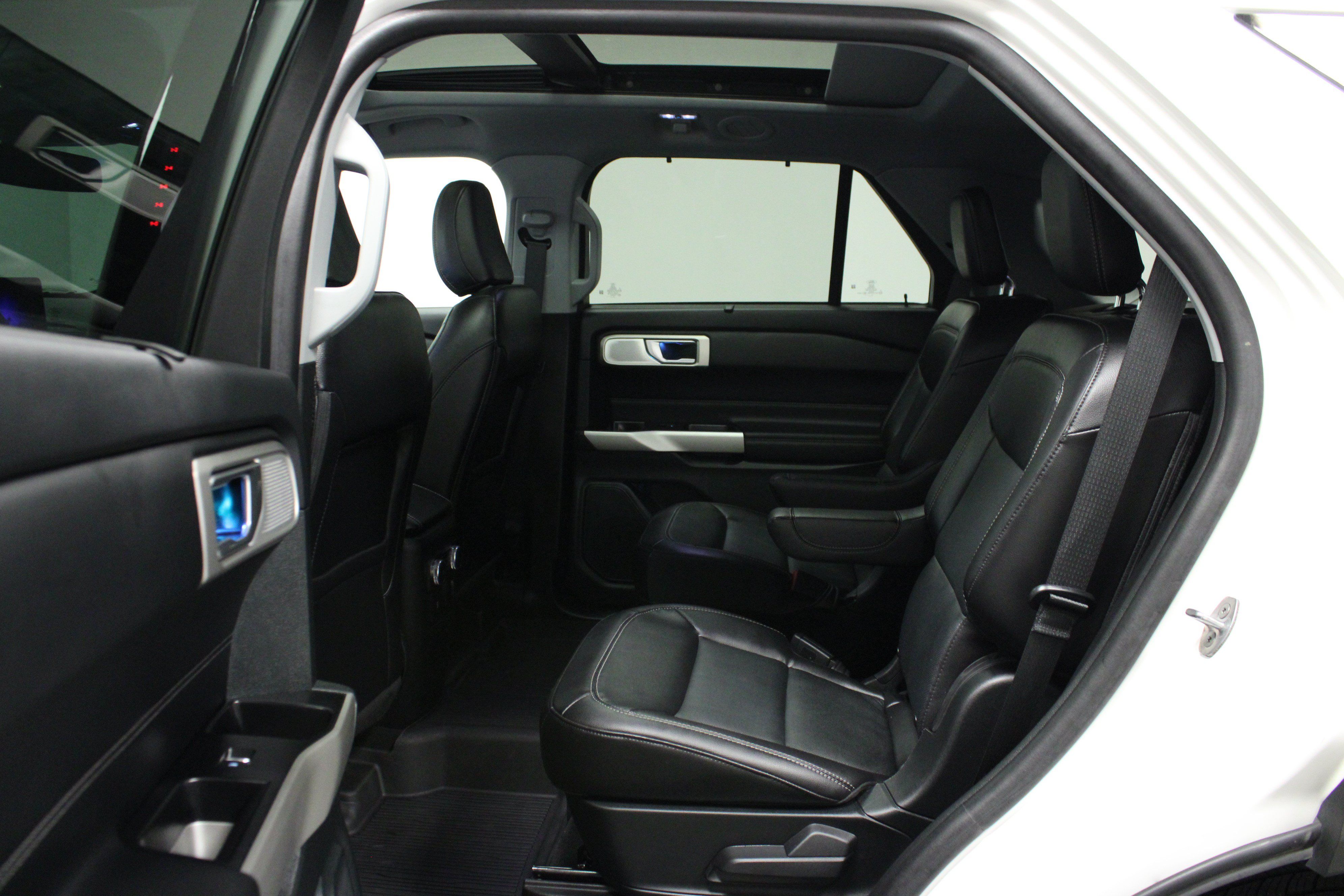 Used 2023 Ford Explorer Limited w/ Limited Technology Package AWD/4WD image 13