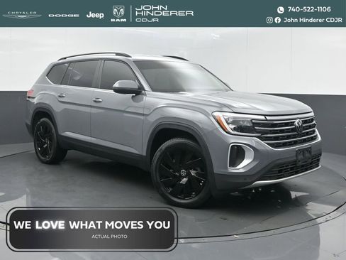 Used 2025 Volkswagen Atlas SE image 1