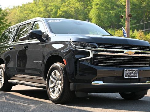Used 2024 Chevrolet Suburban LT AWD/4WD image 6