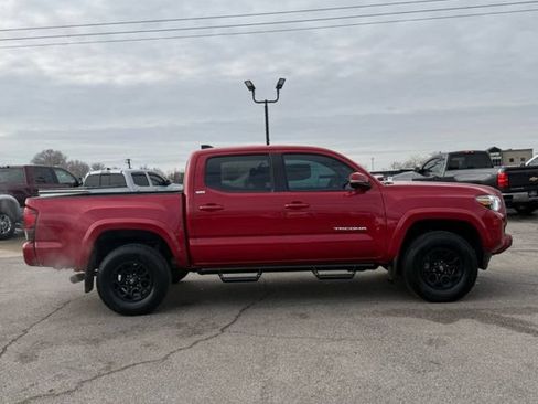 Used 2021 Toyota Tacoma SR5 AWD/4WD image 5