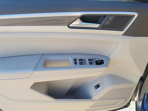 Used 2022 Volkswagen Atlas SEL image 25