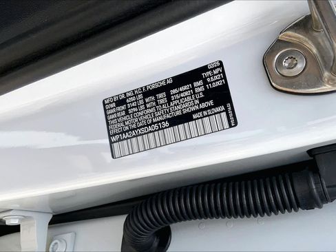 Used 2025 Porsche Cayenne image 33