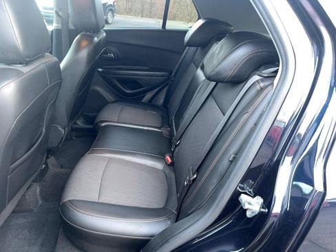 Used 2022 Chevrolet Trax LT w/ LT Convenience Package image 10