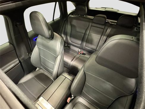 Used 2025 Mercedes-Benz GLC 300 4MATIC image 23