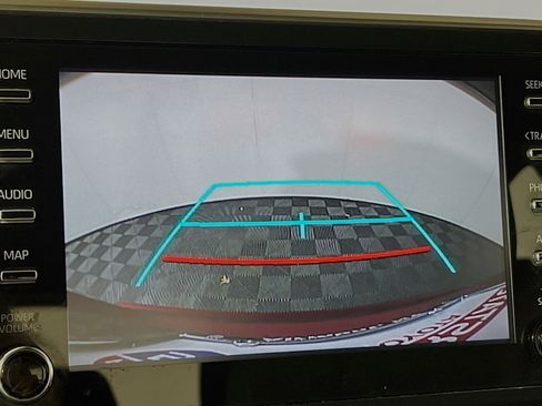 Used 2019 Toyota C-HR XLE FWD image 15