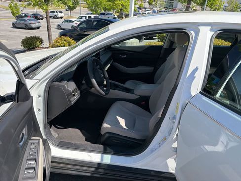 Used 2023 Honda Accord EX image 16