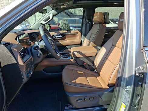 New 2026 Chevrolet Suburban High Country image 7