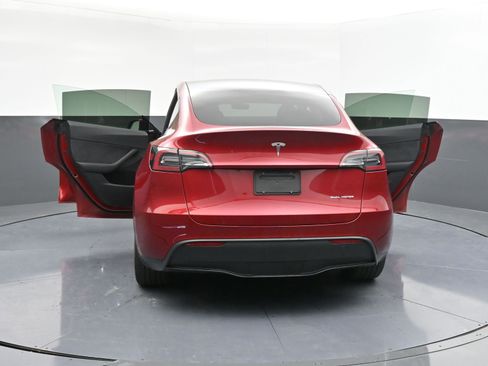 Used 2025 Tesla Model Y Long Range image 43