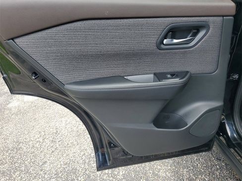 Used 2023 Nissan Rogue SV image 23