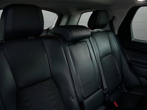 Used 2019 Land Rover Discovery Sport SE image 51