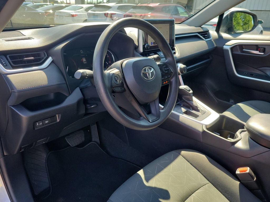 Used 2024 Toyota RAV4 XLE FWD image 22