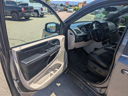 Used 2019 Dodge Grand Caravan SXT FWD image 8