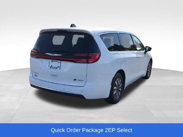 Used 2024 Chrysler Pacifica Limited FWD image 4