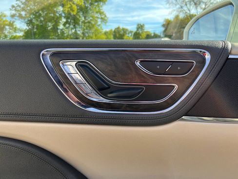 Used 2020 Lincoln Continental AWD w/ Premium Package image 23