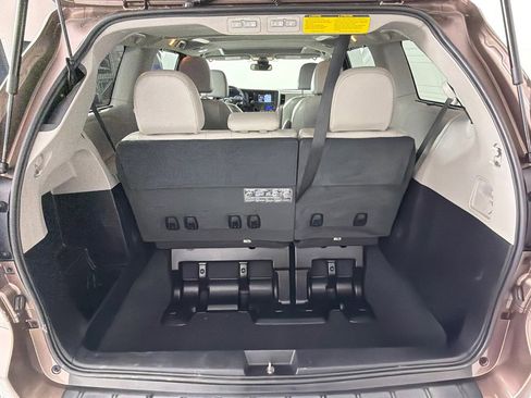 Used 2019 Toyota Sienna Limited FWD image 21