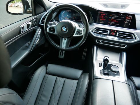 Used 2023 BMW X6 xDrive40i w/ M Sport Package image 9