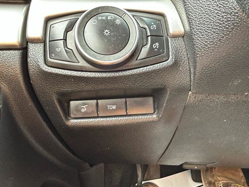 Used 2017 Ford Explorer XLT w/ XLT Technology Feature Bundle AWD/4WD image 30