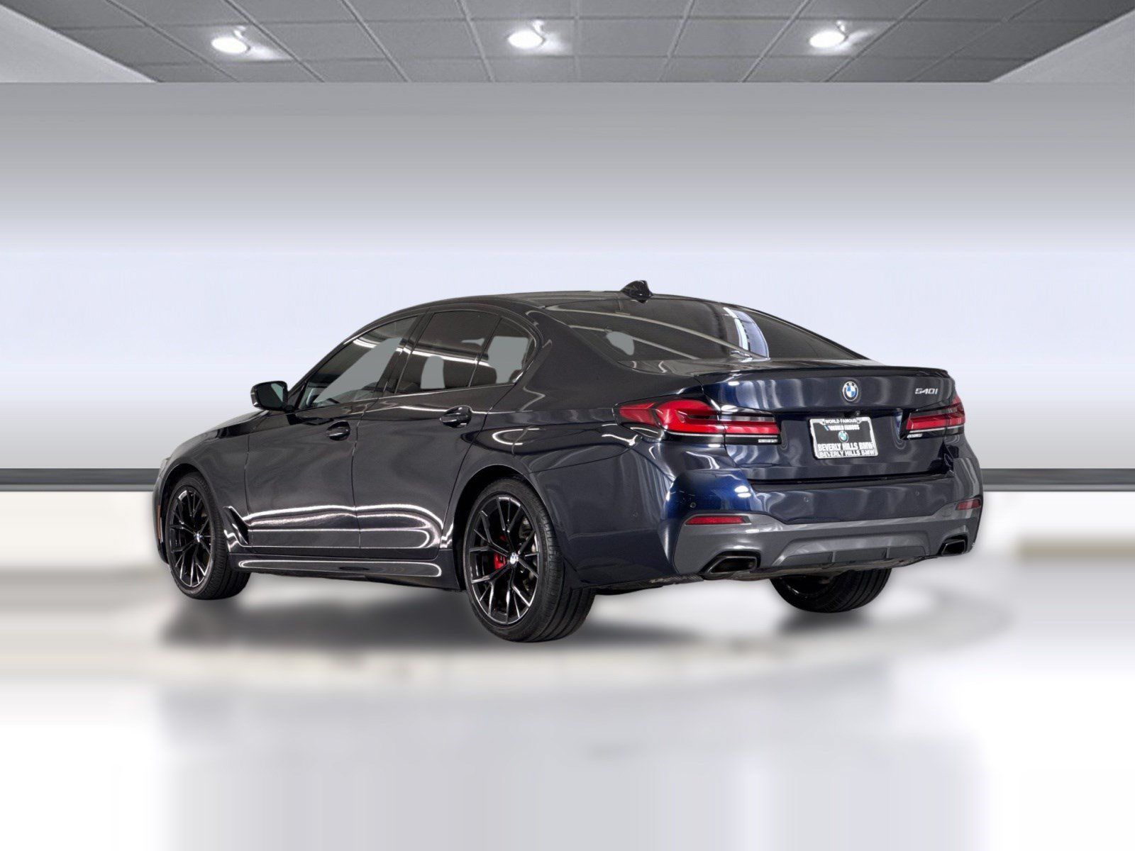 Used 2023 BMW 540i w/ M Sport Package RWD image 3
