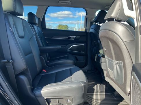 Used 2023 Kia Telluride S image 31