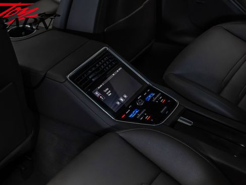 Used 2018 Porsche Panamera 4 image 49