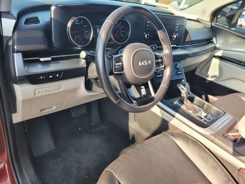 Used 2022 Kia Carnival LX image 12