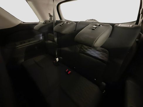 Used 2024 Nissan Pathfinder S image 29