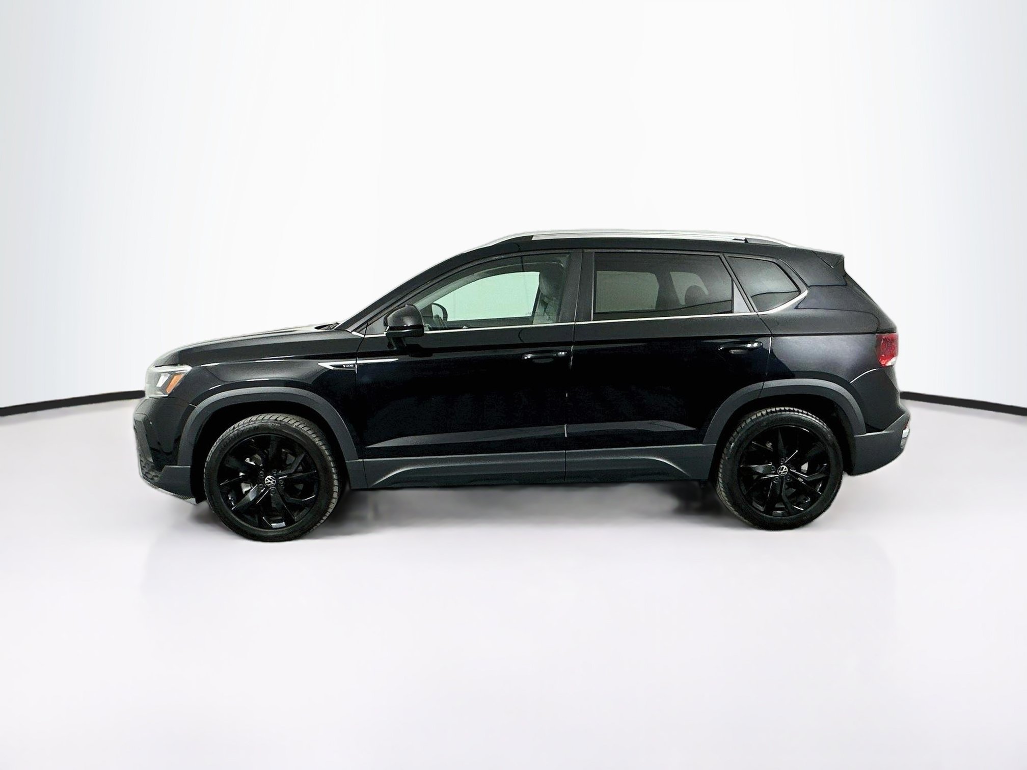 Used 2023 Volkswagen Taos SE FWD image 4