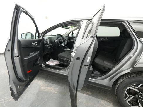 Used 2023 Kia Sportage LX AWD/4WD image 17