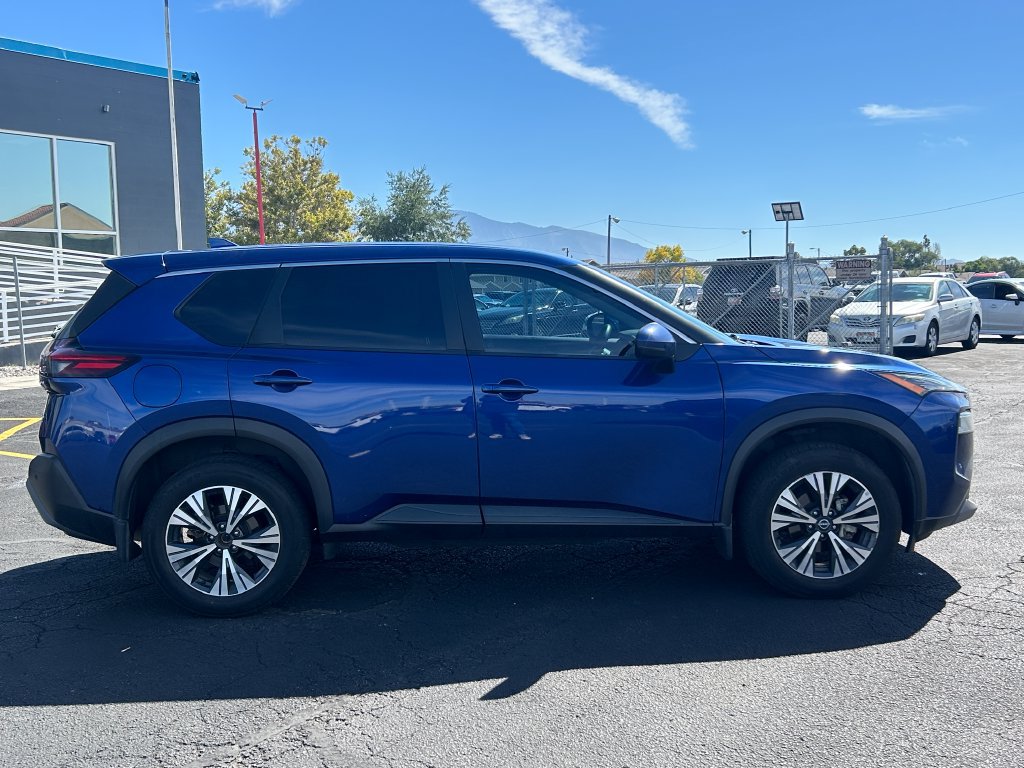 Used 2022 Nissan Rogue SV AWD/4WD image 2