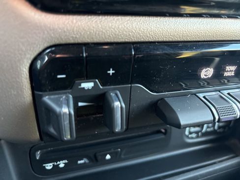 Used 2019 RAM 2500 Laramie AWD/4WD image 38