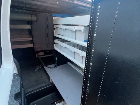 Used 2015 Chevrolet Express 2500 RWD image 21