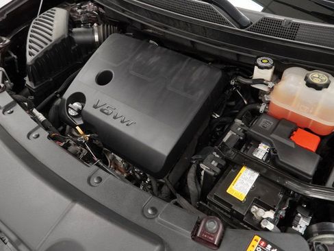 Used 2021 Chevrolet Traverse LT image 53