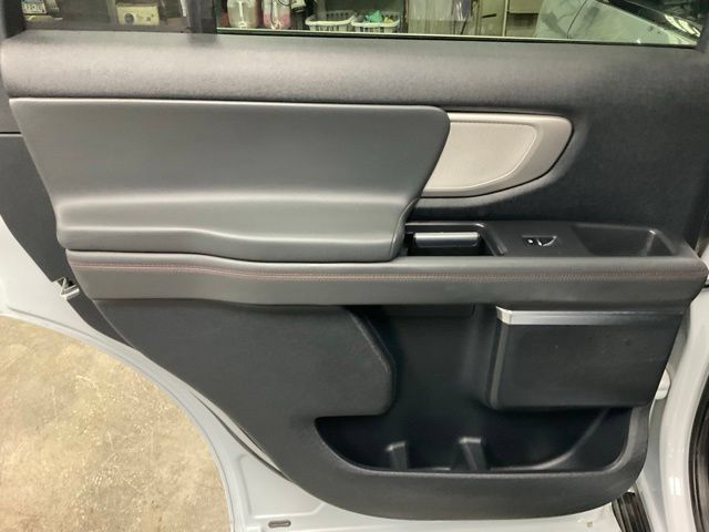 Used 2025 Ford Expedition Active AWD/4WD image 15