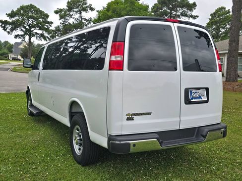 Used 2025 Chevrolet Express 3500 LT w/ LT Preferred Equipment Group RWD image 3