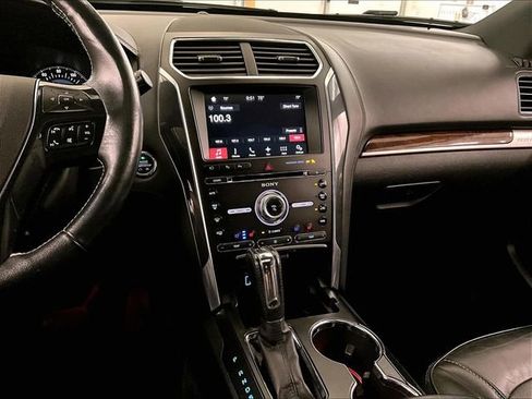 Used 2017 Ford Explorer Platinum AWD/4WD image 6
