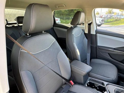 New 2024 Volkswagen Taos SE image 24