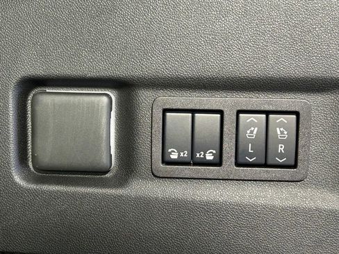 Used 2025 GMC Yukon XL Denali Ultimate w/ LPO, Floor Liner Package AWD/4WD image 17