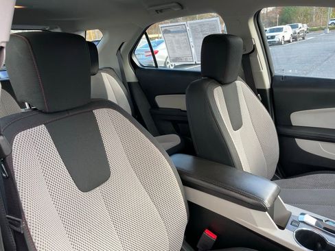 Used 2017 Chevrolet Equinox LS image 30