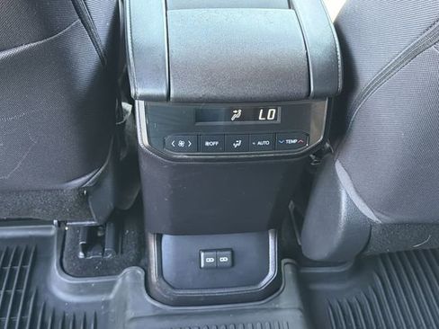 Used 2023 Toyota Highlander LE FWD image 18
