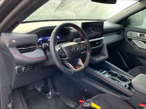 Used 2025 Ford Explorer ST image 17