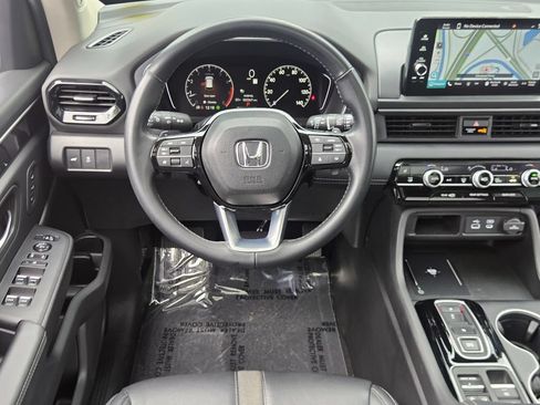 Certified 2025 Honda Pilot Touring image 13