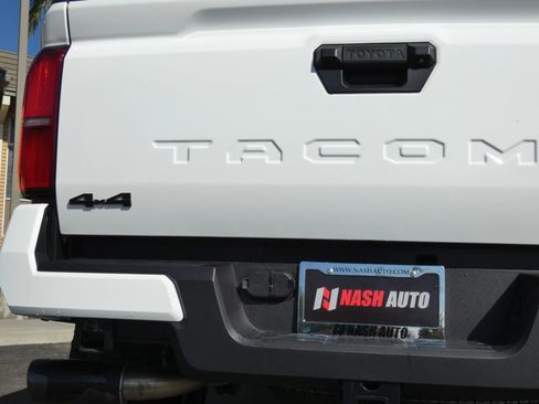 Used 2025 Toyota Tacoma TRD Sport image 11