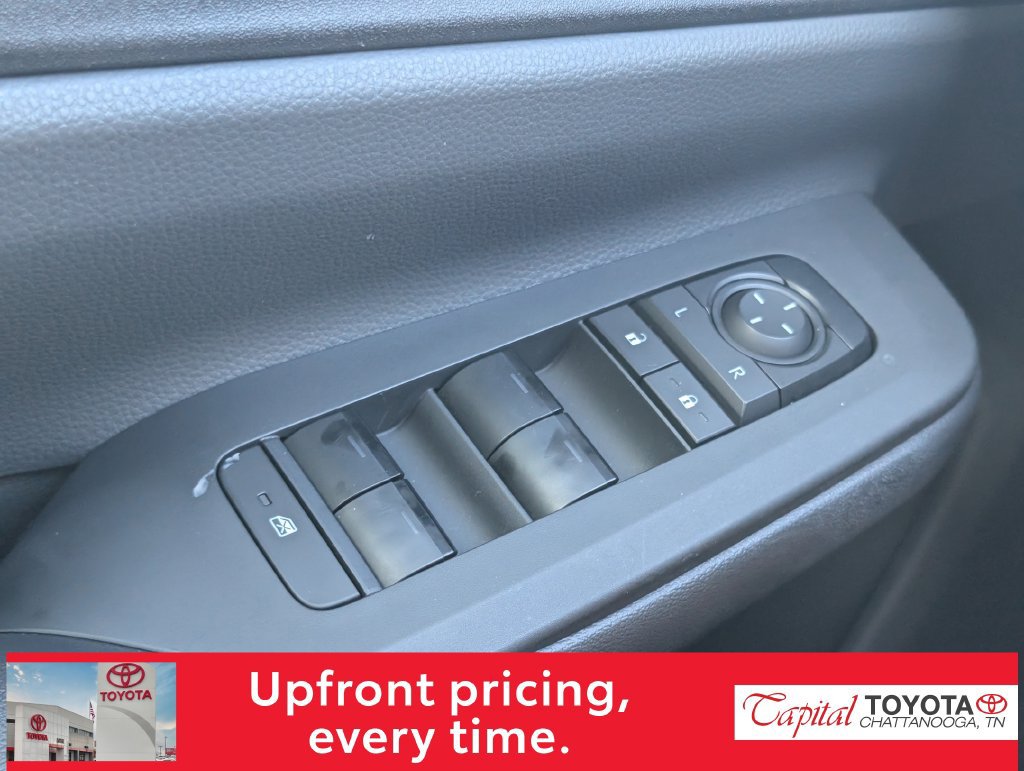 Used 2025 Toyota Prius LE FWD image 14