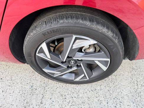 Used 2025 Hyundai Elantra Sport image 12