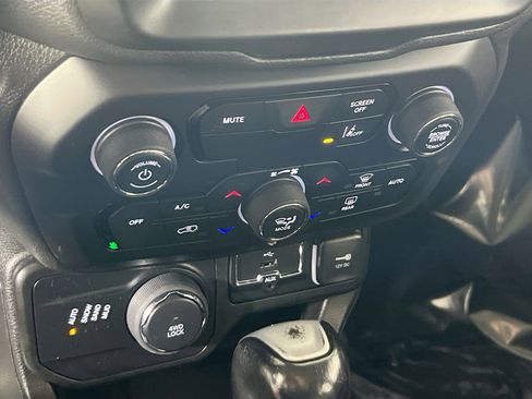 Used 2022 Jeep Renegade Limited w/ Sun, Sound & Wheels Group image 16