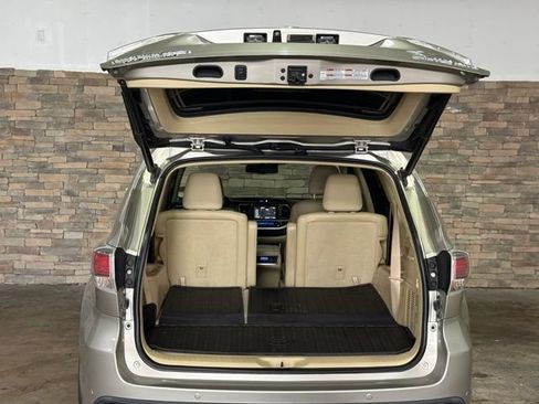 Used 2015 Toyota Highlander Limited w/ Driver Technology Package AWD/4WD image 8